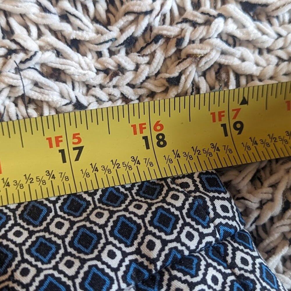 HILARY RADLEY Women's Capri Pant Size 12 Stretch Geometric Straight Mid Rise - Picture 10 of 15